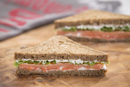 toast s lososem